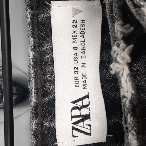 Zara High Waist Distressed Black Mom Jeans - Picture 4 of 9